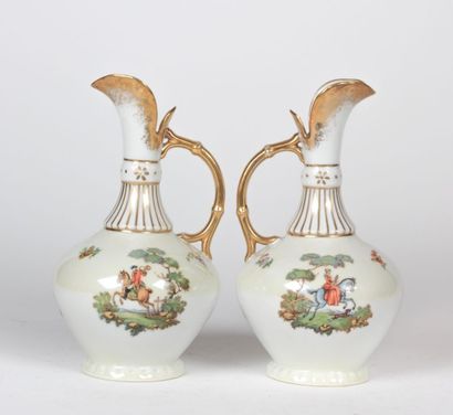 LIMOGES

Paire de burettes en porcelaine...