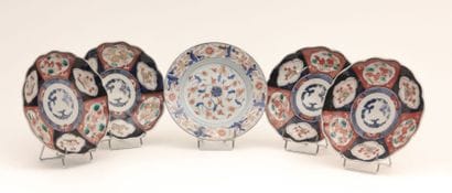 JAPON

Quatre assiettes à bords mouvementés...