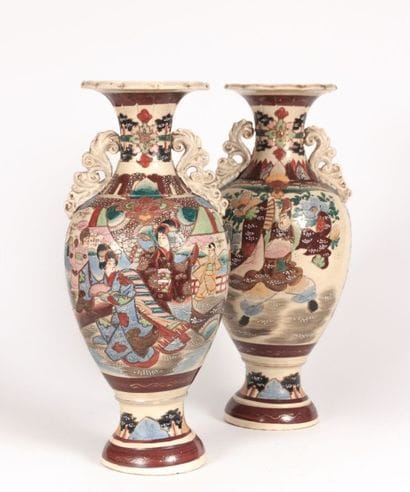 JAPON - SATSUMA

Paire de vases sur piédouche...