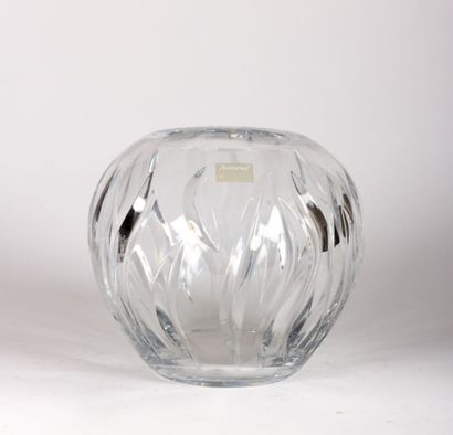 BACCARAT

Vase en cristal à décor de vagues...