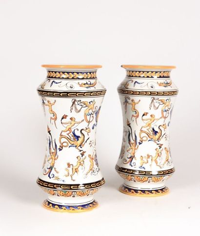 GIEN

Paire de vases de forme albarello en...