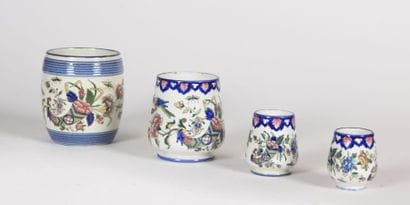 GIEN

Trois pots à épices en faïence à décor...
