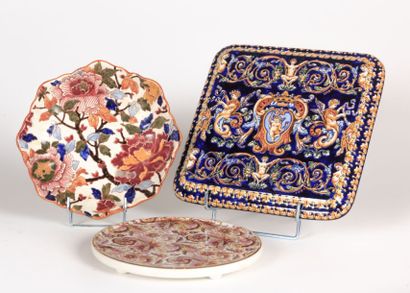 GIEN

Lot en faïence polychrome comprenant...