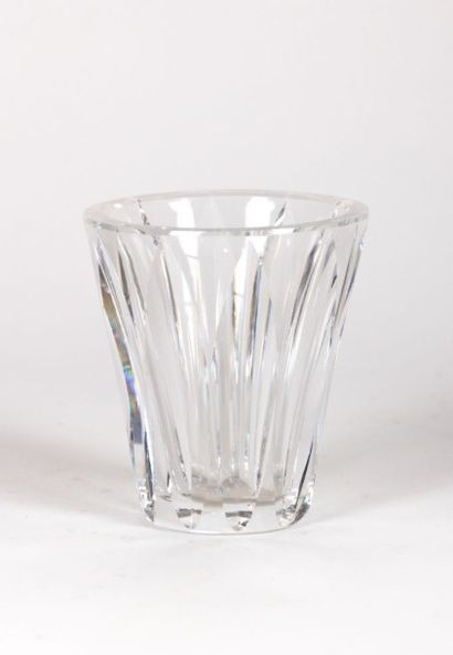 SAINT LOUIS 

Vase en cristal taillé à décor...
