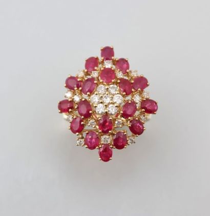 Bague ajourée en or jaune de forme

losangique...