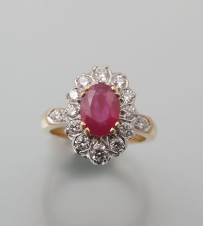 Bague Pompadour aux deux ors centrée

d'un...