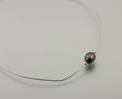 Collier en argent centré d'une perle de

culture...