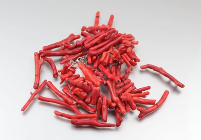 Collier en bambou des mers teinté rouge

(à...