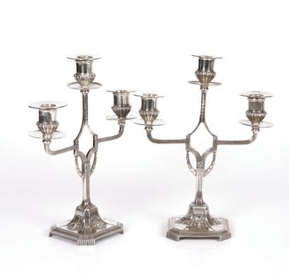 Paire de candélabres à trois bras de

lumière...