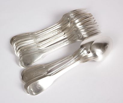 Quatre cuillères de table et dix fourchettes

de...