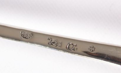 Cuillère à ragoût en argent, modèle uniplat.

Poinçons...