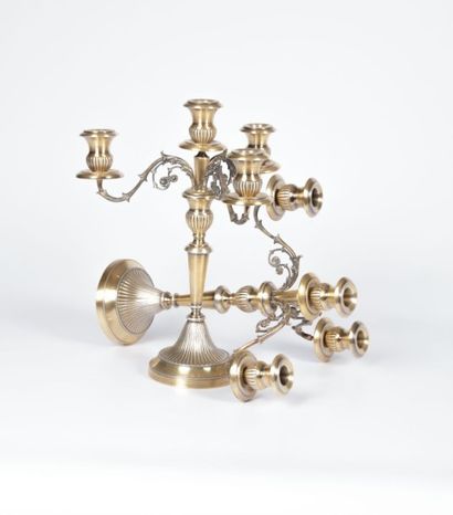 Paire de candélabres en argent doré à

quatre...