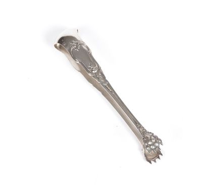 Pince à sucre en argent, les bras à décor

de...