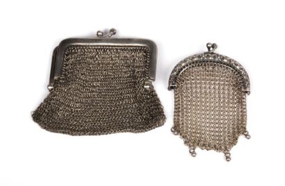 Porte-monnaie en argent à décor de

boutons...