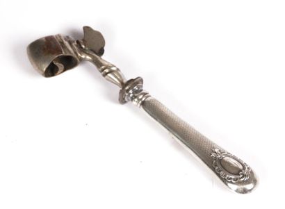 Manche à gigot en argent à décor guilloché,

il...