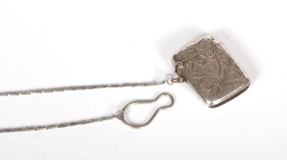 Porte-allumettes, pyrogène en argent de

forme...