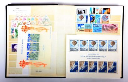 Un album France dont 398, Andorre, Monaco,...