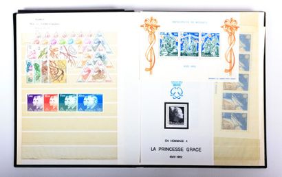 Un album France dont 398, Andorre, Monaco,...