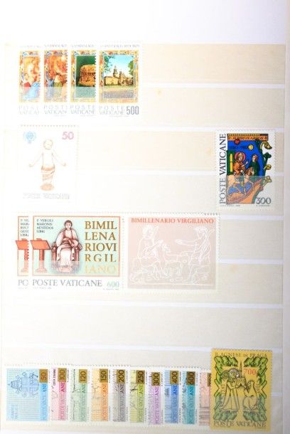 Deux volumes dont Vatican, Suisse, Japon,...