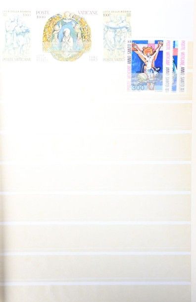 Deux volumes dont Vatican, Suisse, Japon,...