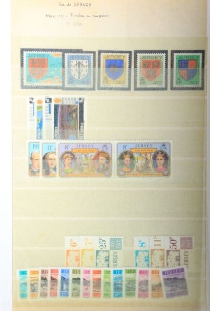 un volume dont Espagne, bloc Picasso, Andorre,...