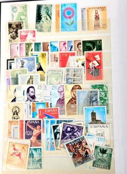 un volume dont Espagne, bloc Picasso, Andorre,...
