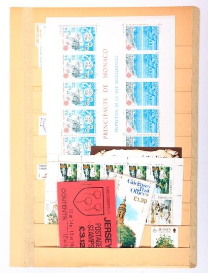 A TRIER un lot de de timbres des cinq continents,...
