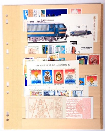 A TRIER un lot de de timbres des cinq continents,...
