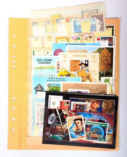 A TRIER un lot de de timbres des cinq continents,...