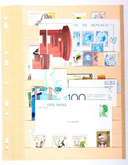 A TRIER un lot de de timbres des cinq continents,...