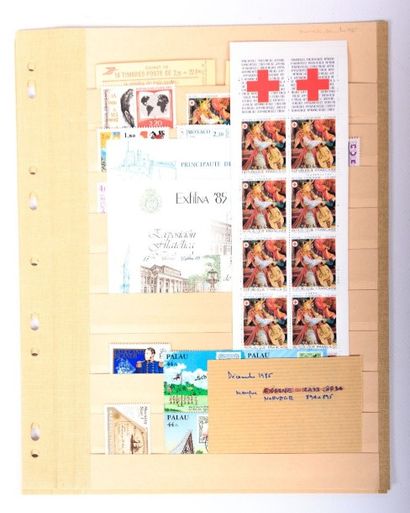 A TRIER un lot de de timbres des cinq continents,...