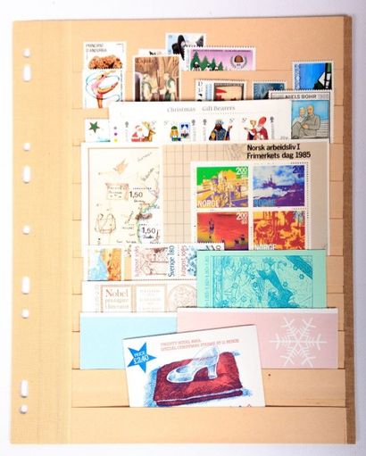 A TRIER un lot de de timbres des cinq continents,...
