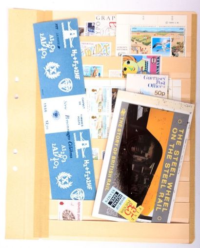 A TRIER un lot de de timbres des cinq continents,...