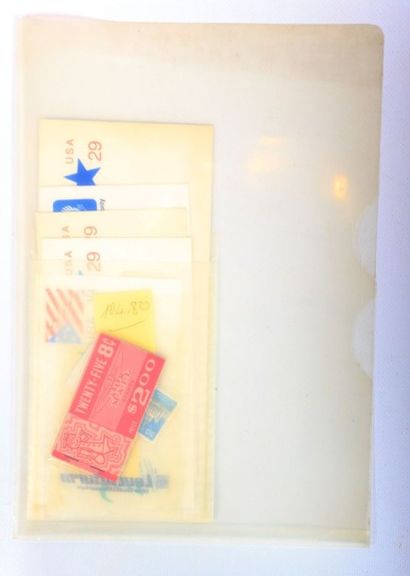 A TRIER un lot de timbres sur feuilles de...