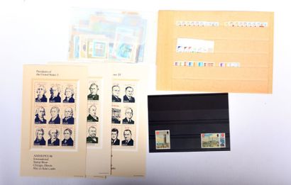 A TRIER un lot de timbres sur feuilles de...