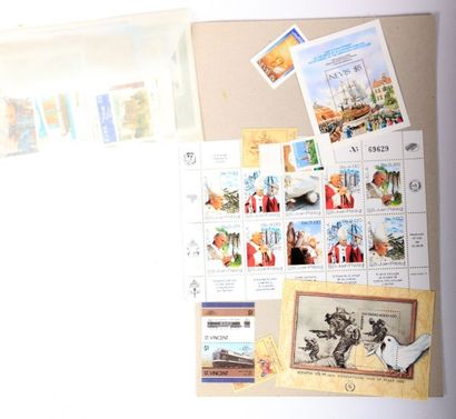 A TRIER un lot de timbres sur feuilles de...