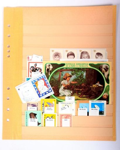 A TRIER un lot de timbres sur feuilles de...