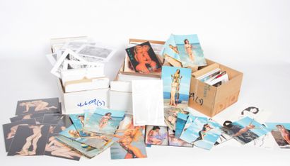 [EROTISME - NUS] 

Ensemble de cartes imprimées...