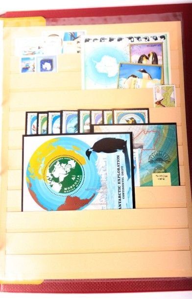 Un volume Antarctique et div. Bloc feuil...