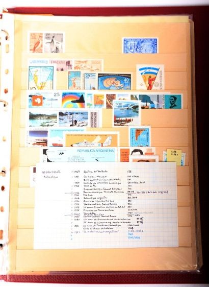Un volume Antarctique et div. Bloc feuil...
