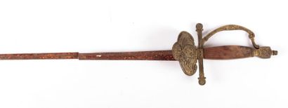 Épée, monture laiton, clavier aux armes de...