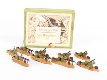 Lot composé de neuf soldats Fusil Mitrailleur...
