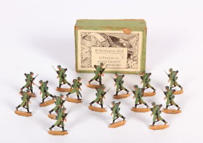 Lot de seize figurines en plomb moulé peint...