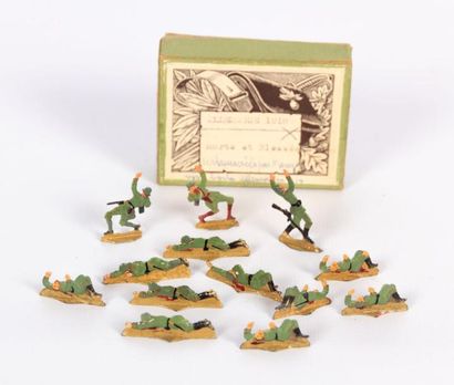 Lot de treize figurines en plomb moulé peint...