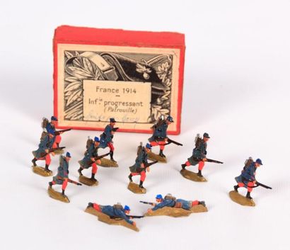 Lot de onze figurines en plomb moulé peint...