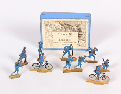 Lot de neuf figurines en plomb moulé peint...