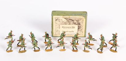 Lot de dix huit figurines en plomb moulé...
