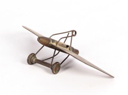 Artisanat de tranchée : un avion fabriqué...