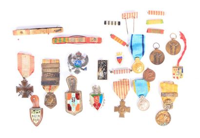 Ordres et décorations ; Médaille commémorative...