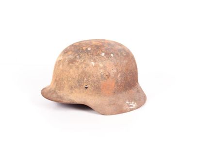 Coque seule de casque d'acier modèle 1935.

(fendu,...
